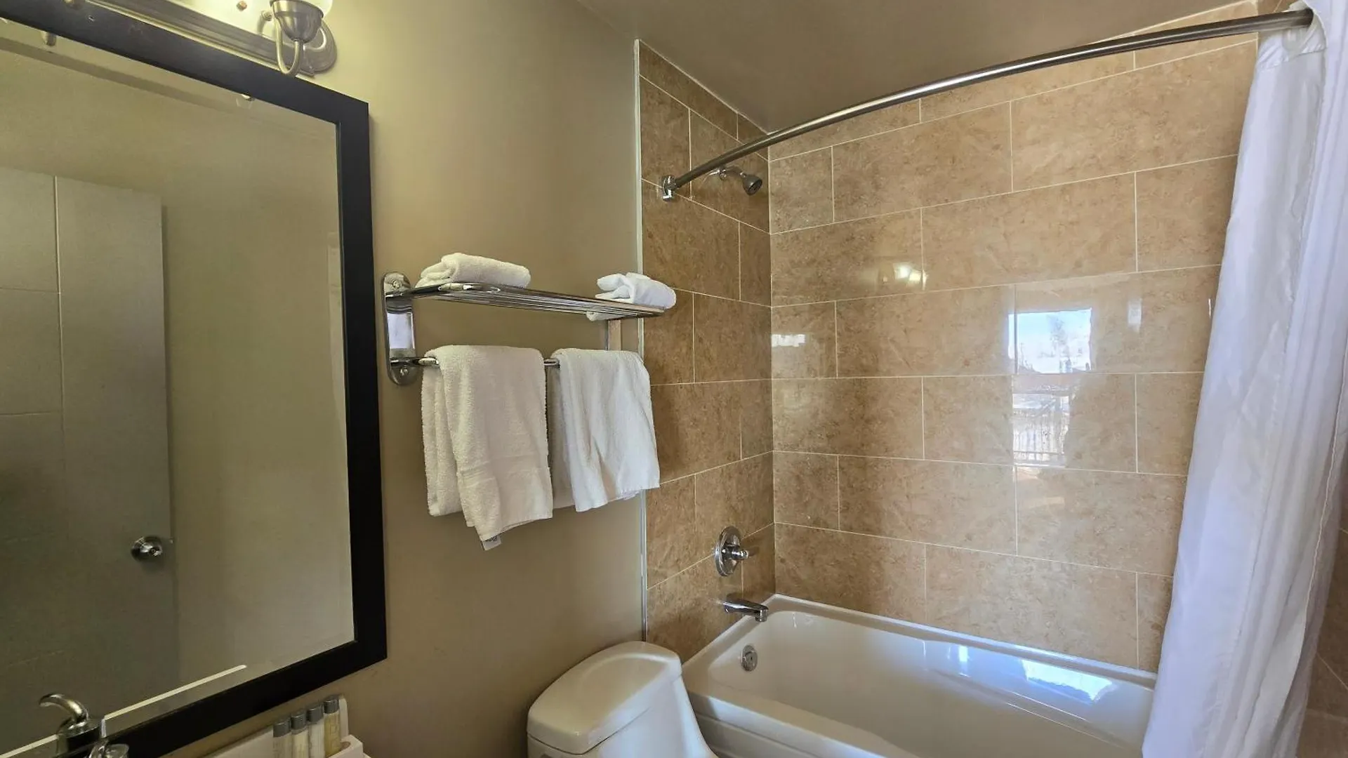 Royal Lodge Edmonton Motel
